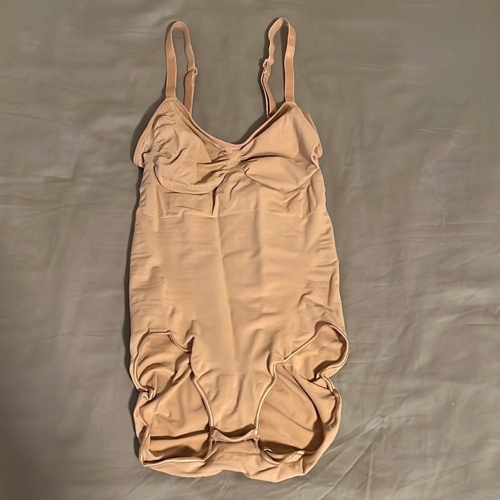 SKIMS SCULPTING BODYSUIT W. SNAPS 🤎